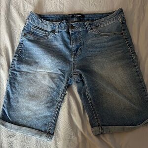 d. jeans Blue Jean Shorts with Classic Design